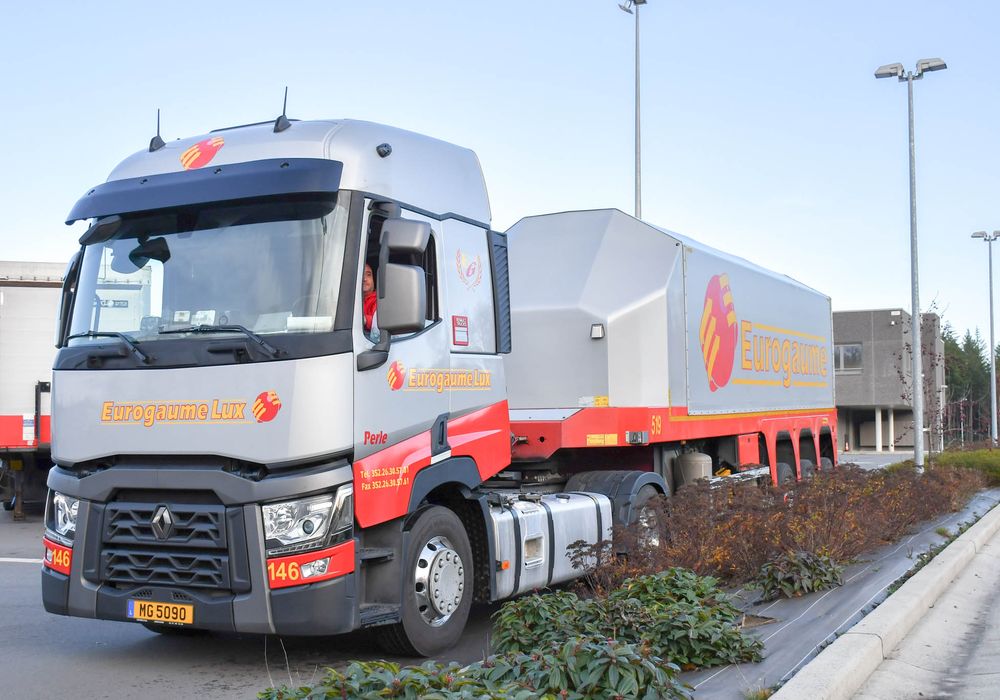 Inloader semi-trailer for industrial glass transport